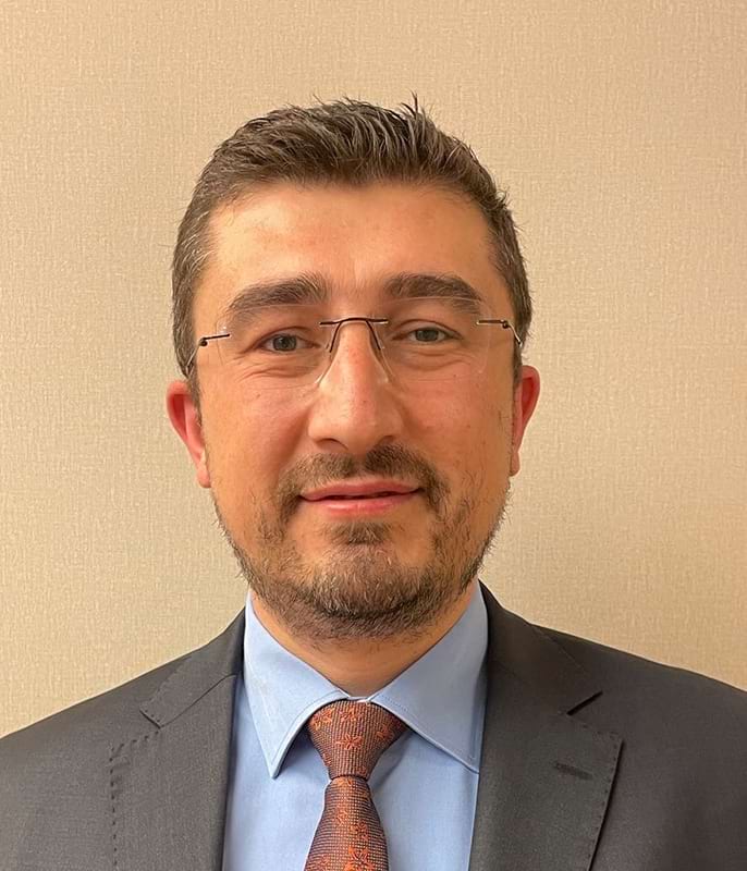 الدكتور طارق أكين